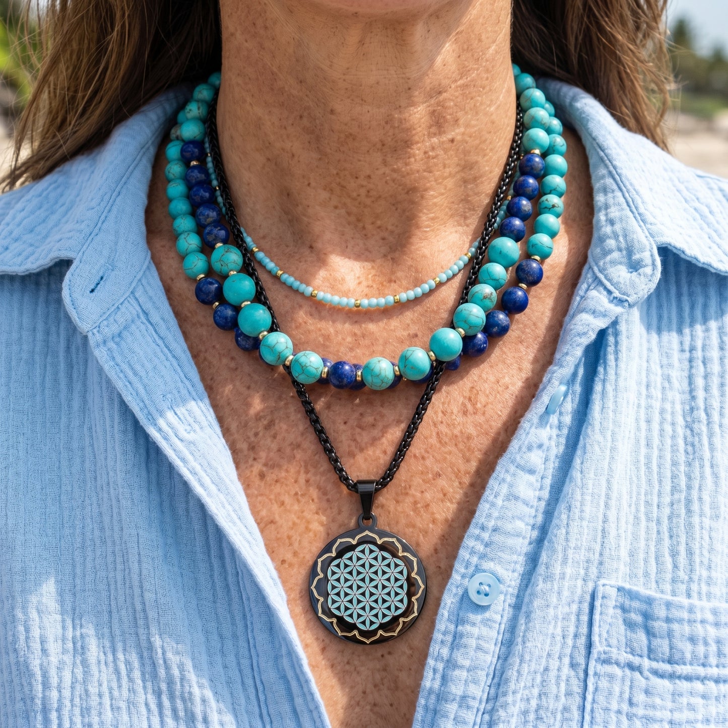 Collier noir en acier inoxydable gravé couleur par technologie laser MOPA