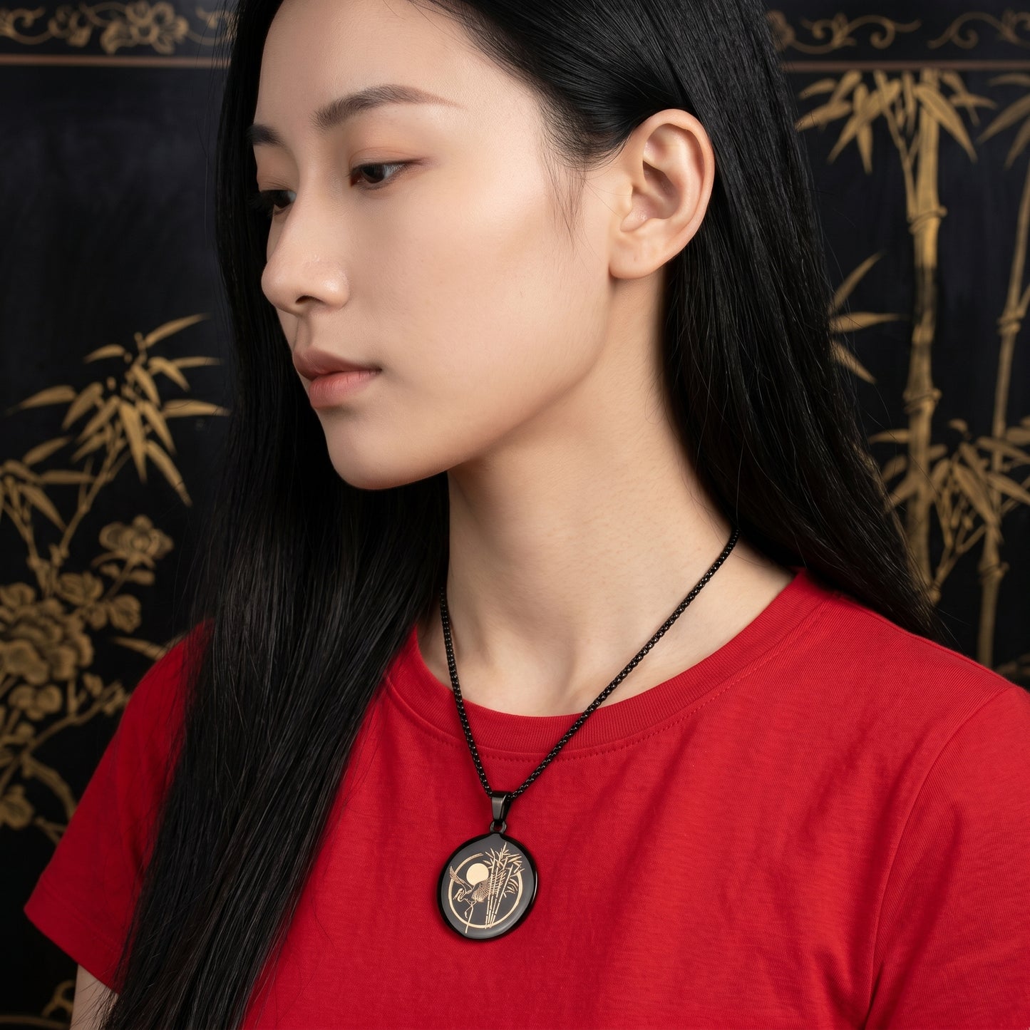 Collier noir en acier inoxydable gravé couleur par technologie laser MOPA