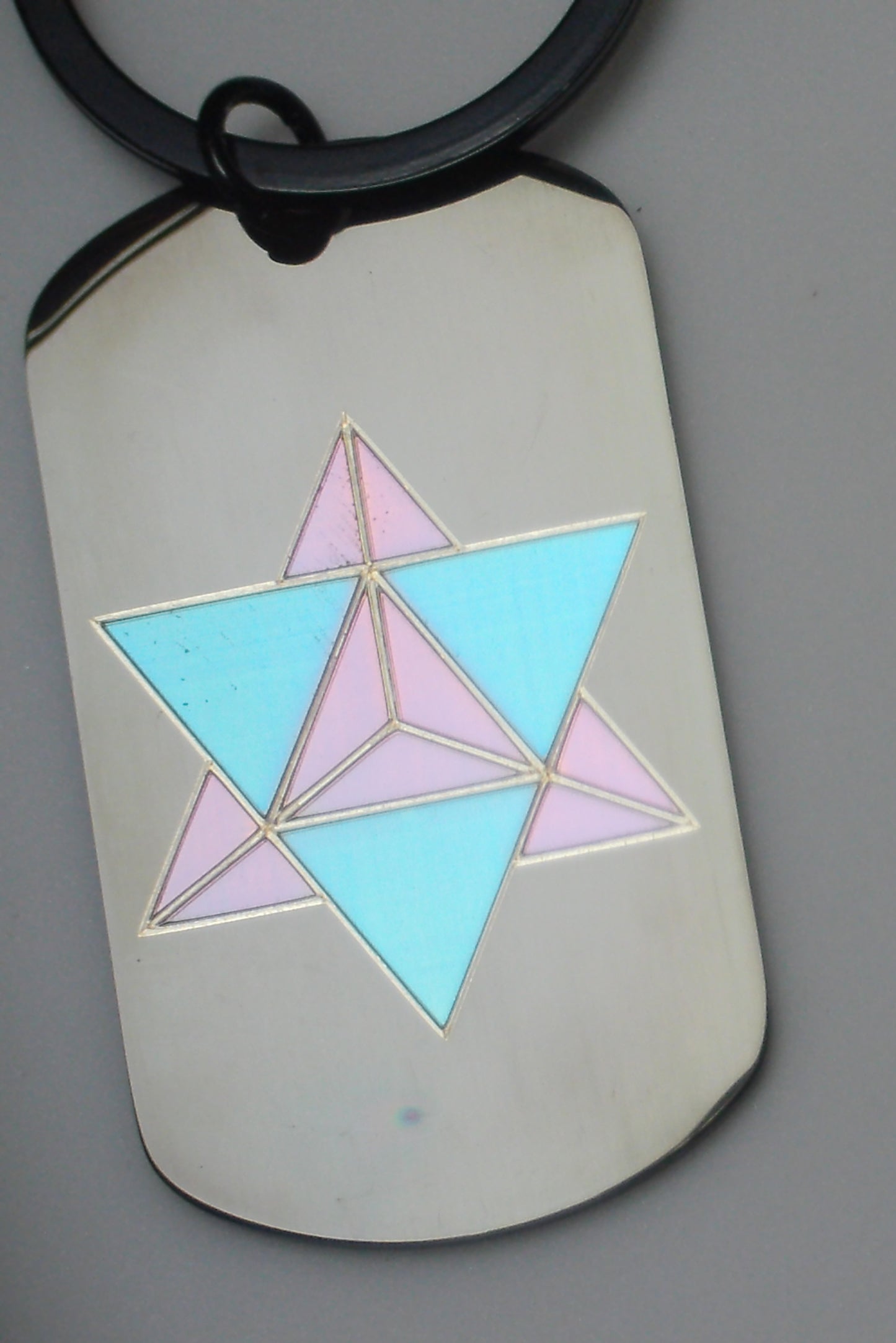 Porte cles / bijoux de sacs en acier inoxydable noir, gravé en couleur par laser MOPA