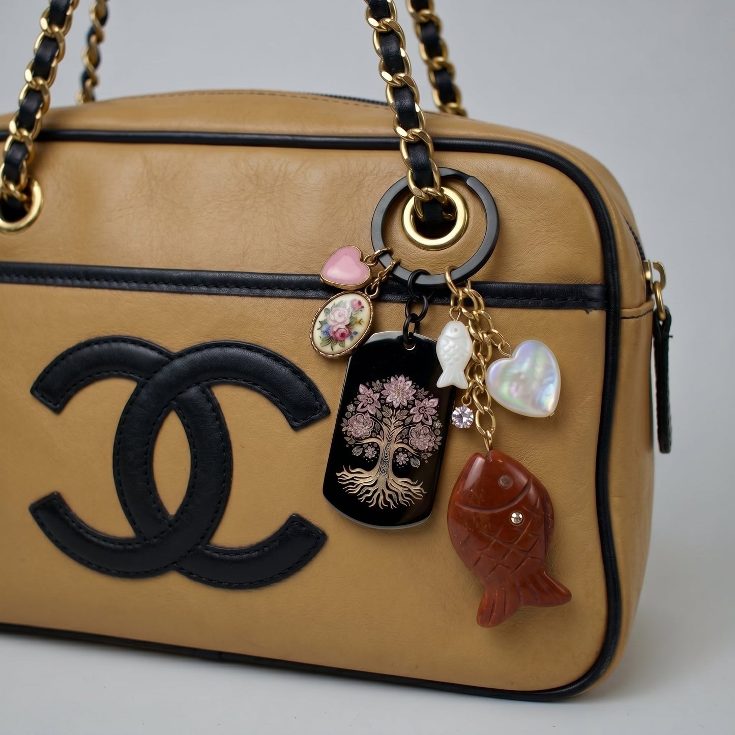 Porte-clés / Bijou de sacs : Arbre de Vie en fleurs Lux-Kimiya Porte-clefs/ Bijoux de sac Porte-clefs Bijoux de sac Accessoire de sac noir en acier inoxydable gravé couleur par technologie laser MOPA