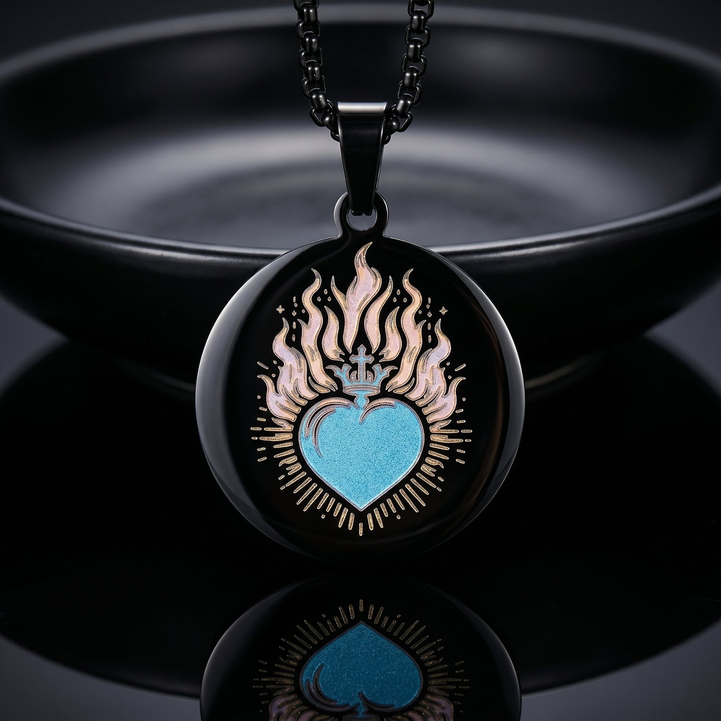 Collier noir en acier inoxydable gravé couleur par technologie laser MOPA