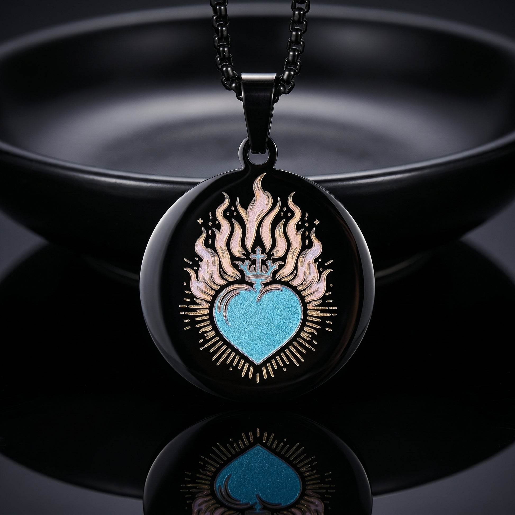 Collier noir en acier inoxydable gravé couleur par technologie laser MOPA