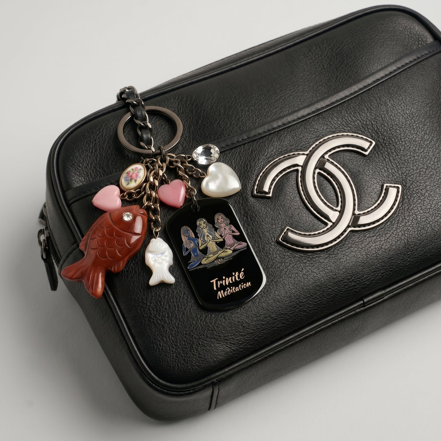 Porte-clefs Bijoux de sac Accessoire de sac noir en acier inoxydable gravé couleur par technologie laser MOPA
