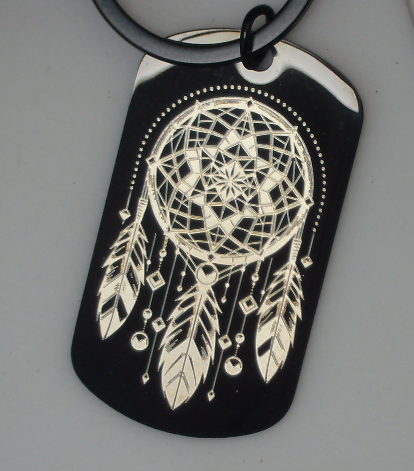 Porte-cles Bijoux de sac noir en acier inoxydable gravé couleur par technologie  laser MOPA 