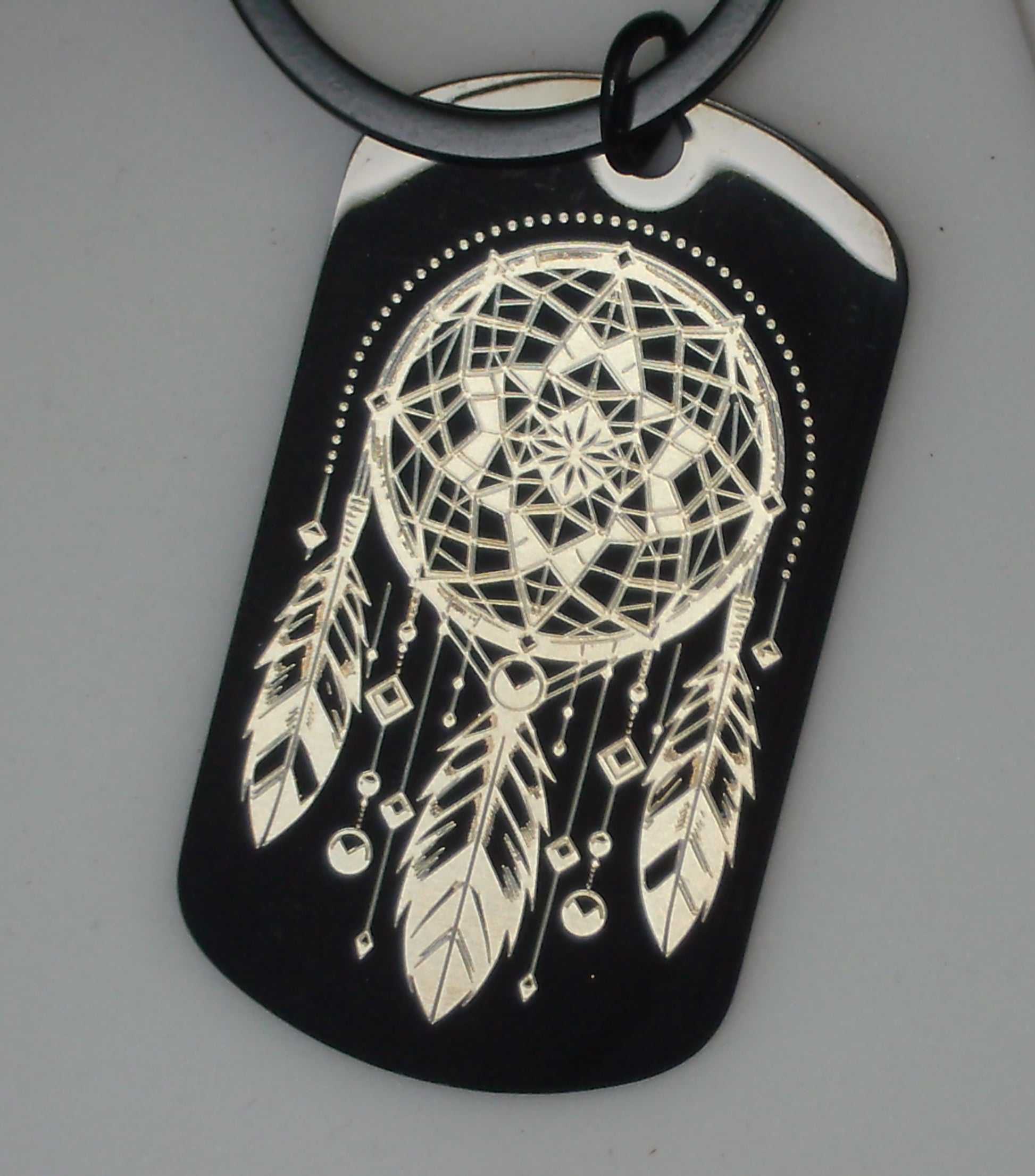 Porte-cles Bijoux de sac noir en acier inoxydable gravé couleur par technologie  laser MOPA 