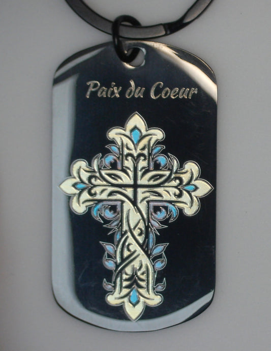 gravure marquage couleur en or et bleu d'une croix avec ses joyaux bleu sur un porte cles en acier inoxydable noir