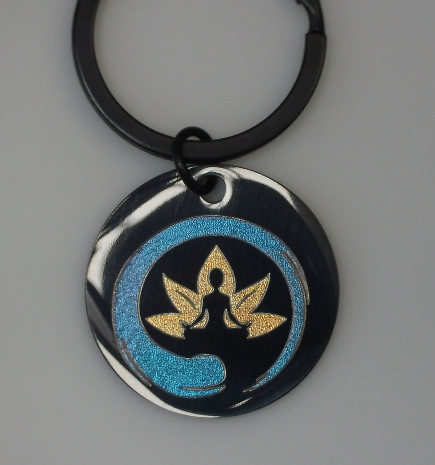 porte clés / bijoux de sacs en acier inoxydable noir gravure marquage couleur par technologie laser mopa
