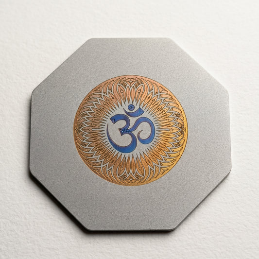 Aum avec Torus Ciselé Lux-Kimiya Ornement Acier Inoxydable marin, gravé couleur par technologie laser MOPA