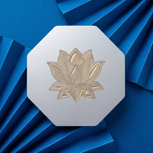 Lotus hindi ciselé or sur Dessous de Verre Ornement Acier Inoxydable marin 85mm sablé Lux-Kimiya gravé couleur par technologie laser MOPA