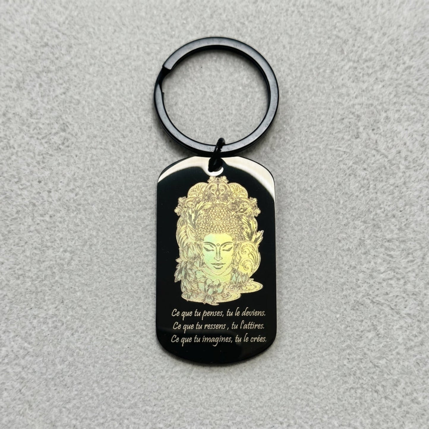 Porte-clés / Bijou de sacs : Bouddha d'Or aux Lotus + Citation Lux-Kimiya Porte-clefs Bijoux de sac noir en acier inoxydable gravé couleur par technologie  laser MOPA